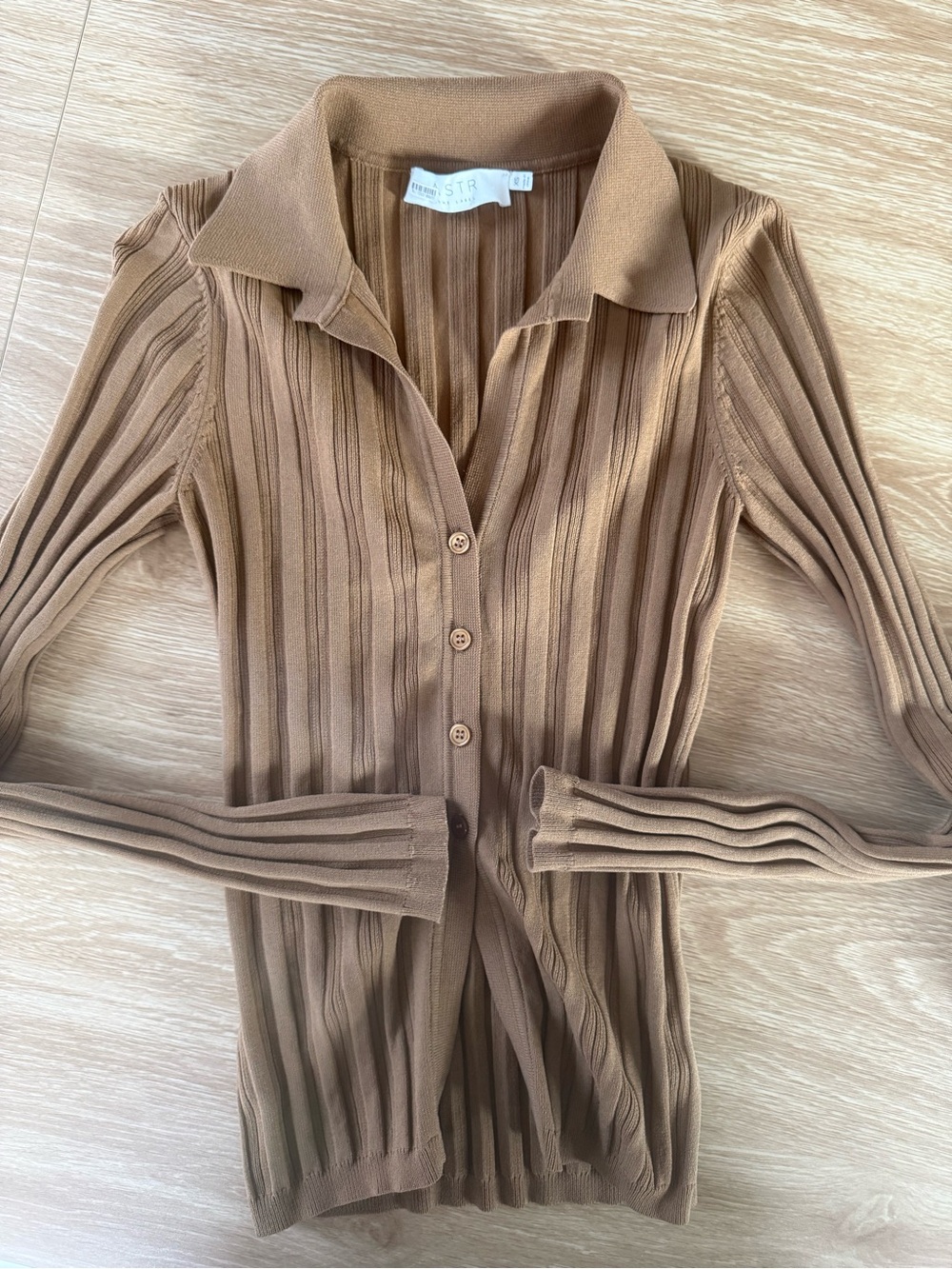 ASTR The label ribbed knit button-down